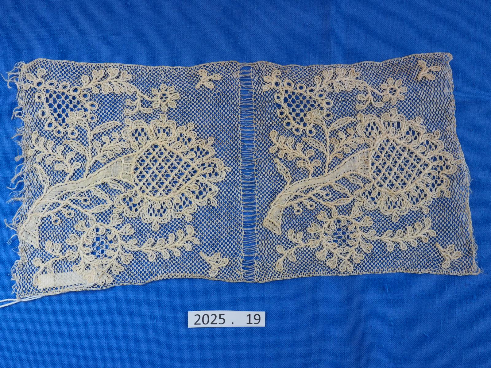 Bobbin lace motif