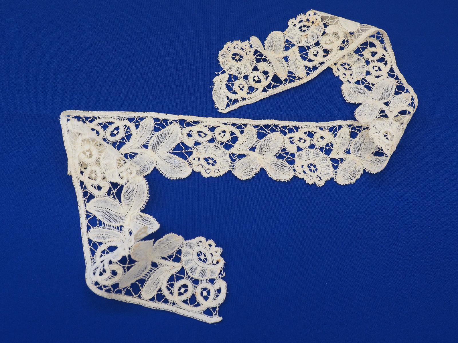 Honiton lace edging