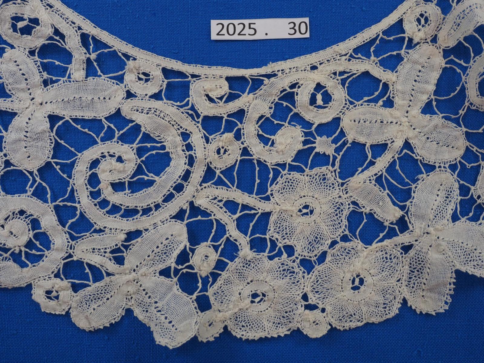 Honiton lace collar detail