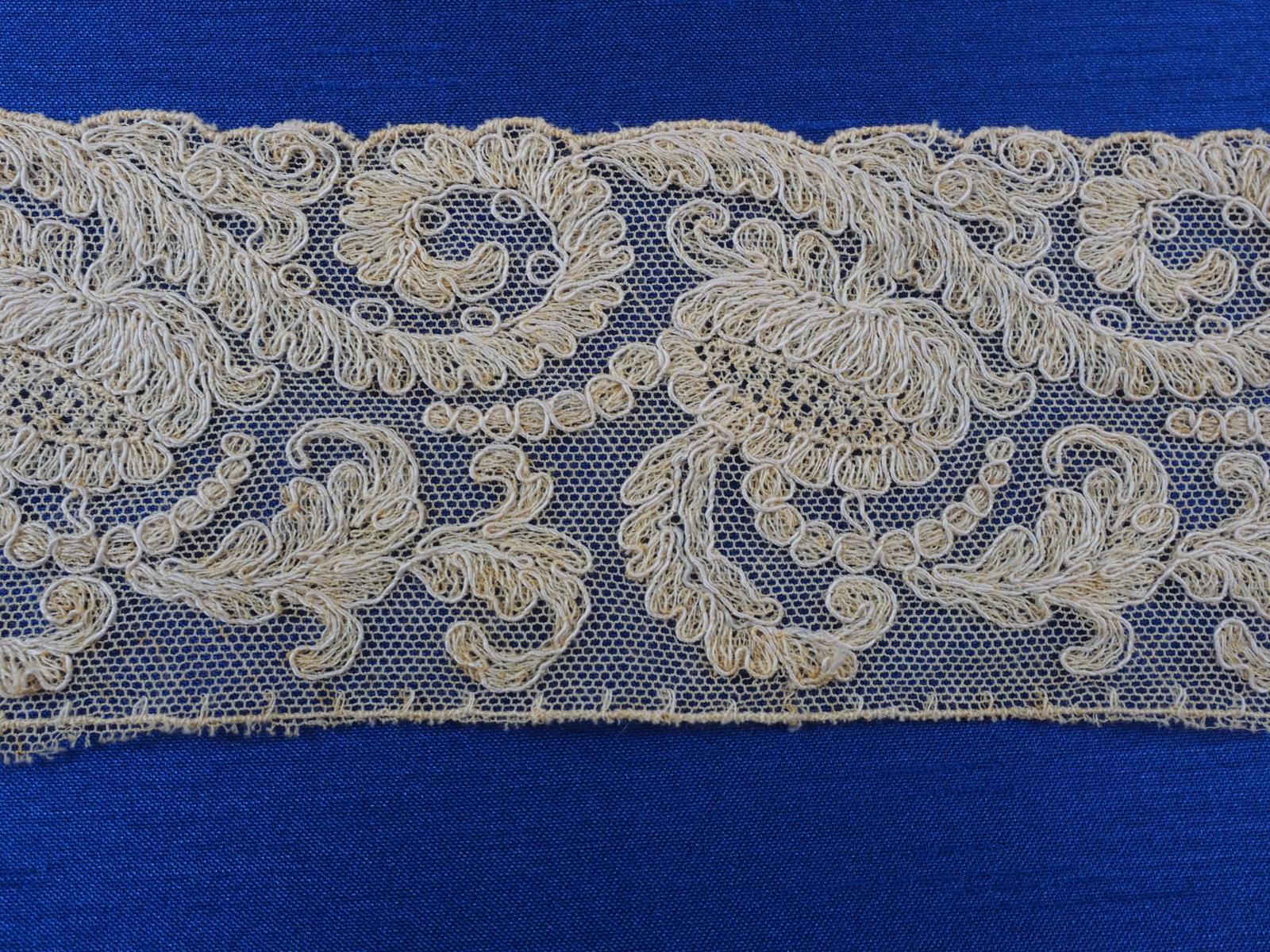 Machine embroidered lace segment