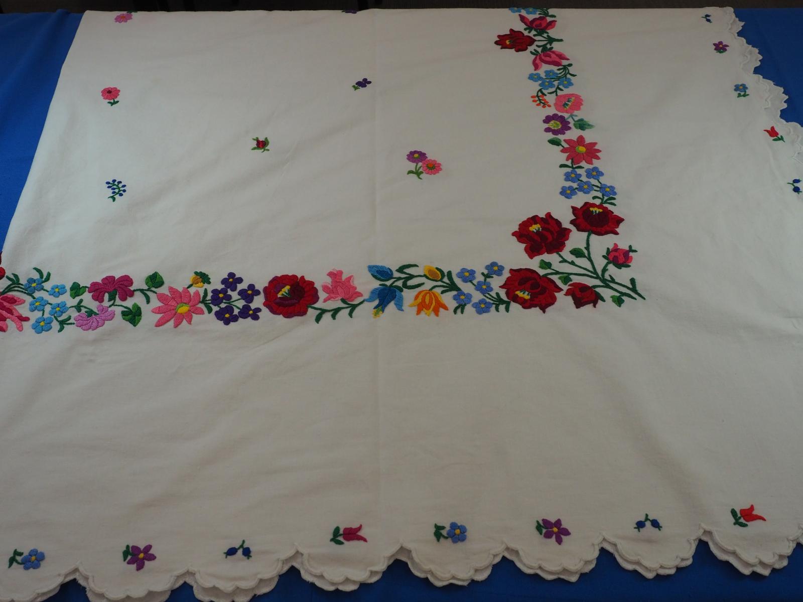 Hungarian table cloth
