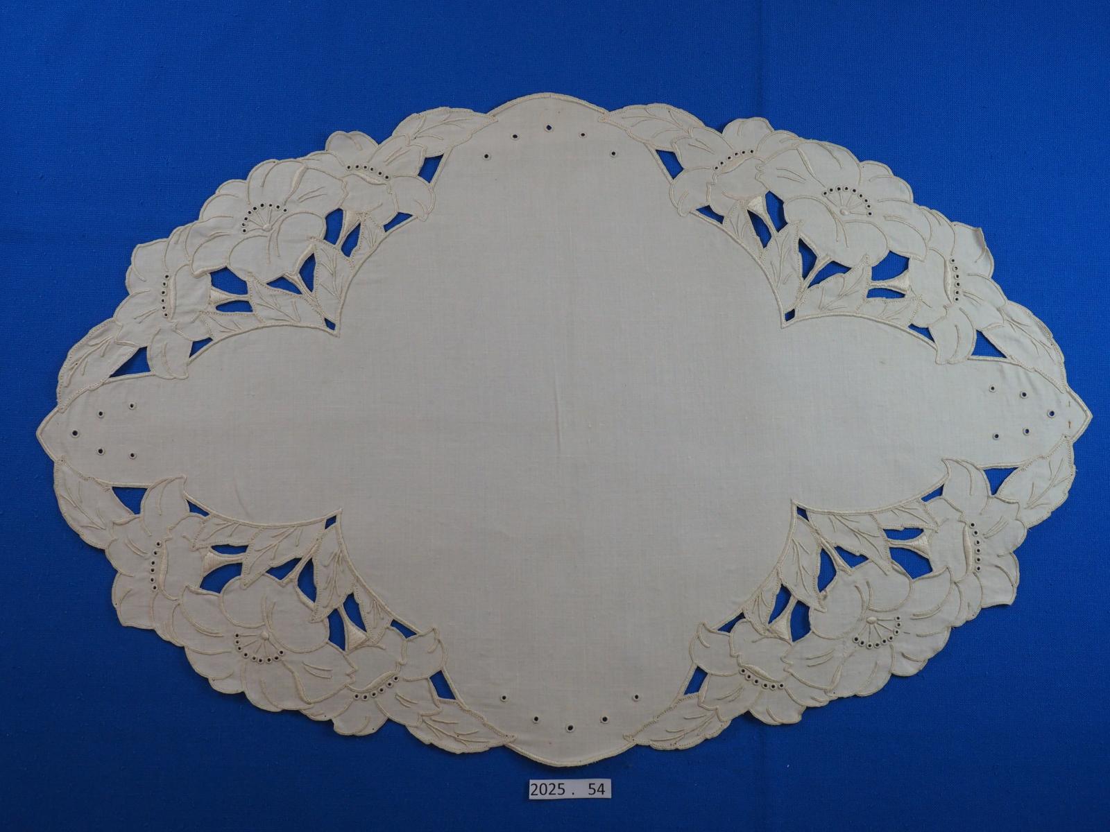 Cutwork tray cloth