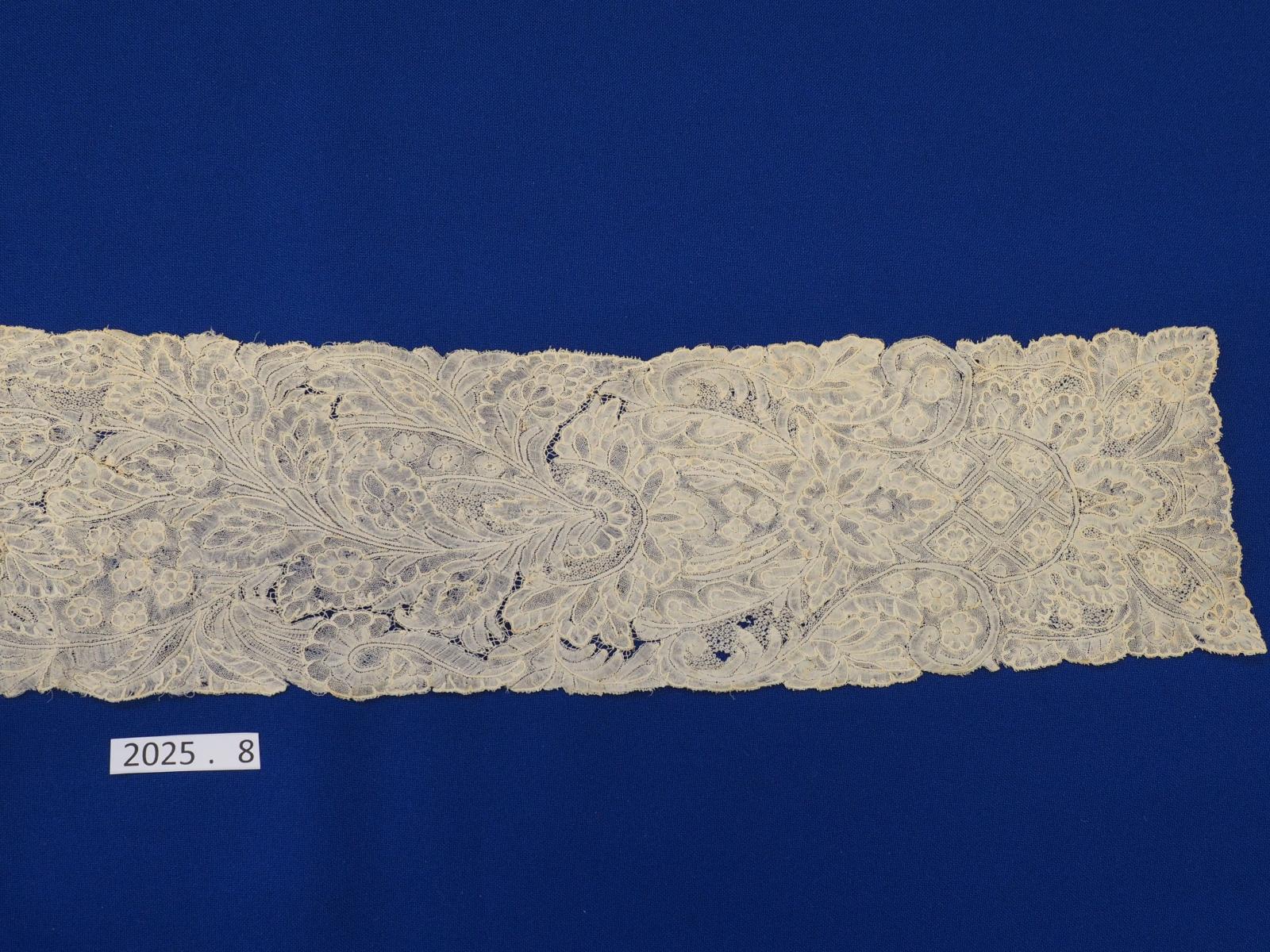 Flemish lace lappet c 1720 - 1740