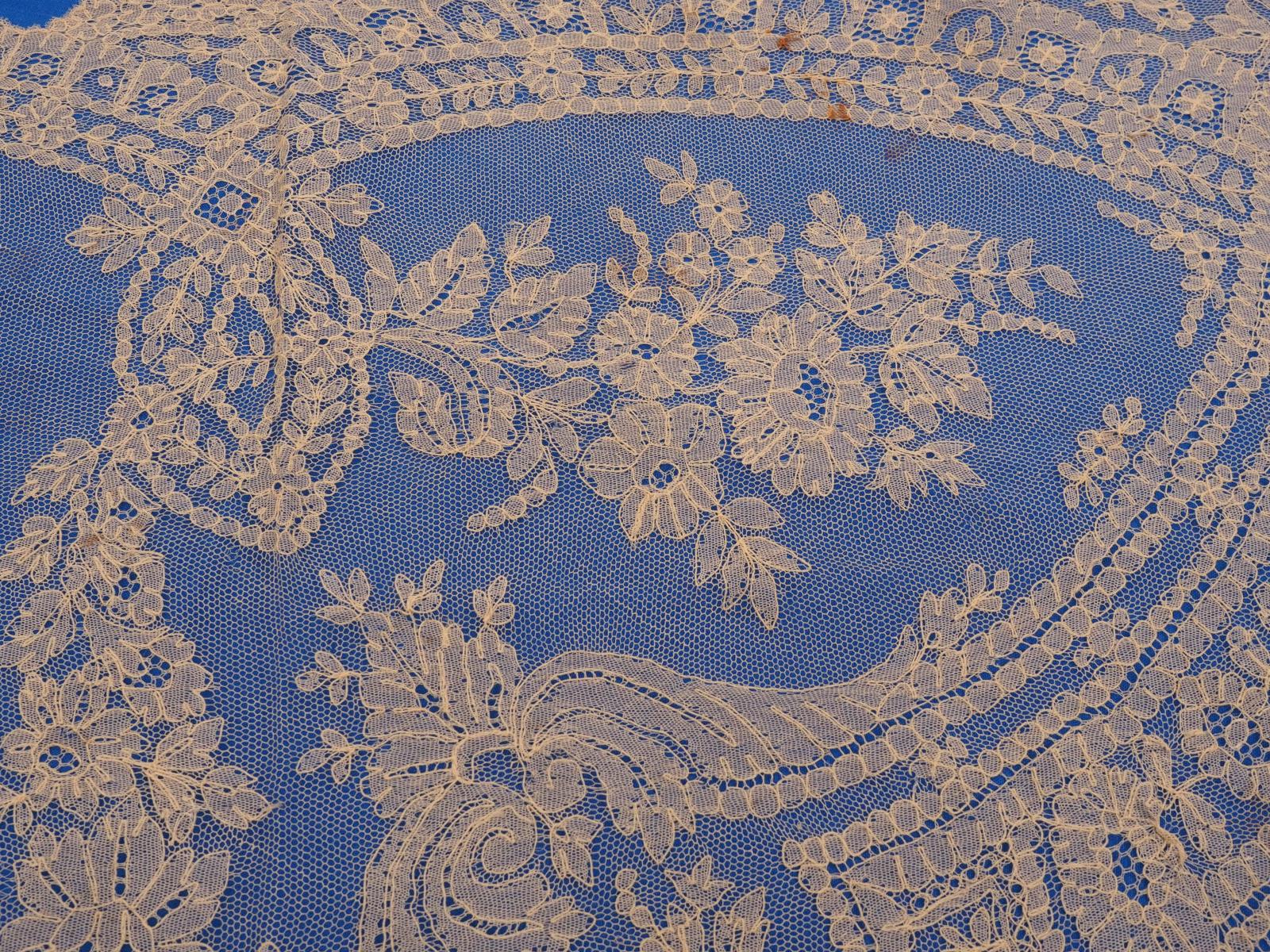 Chantilly shawl detail