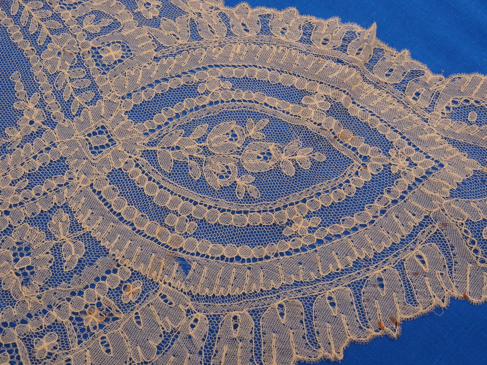 Chantilly shawl detail