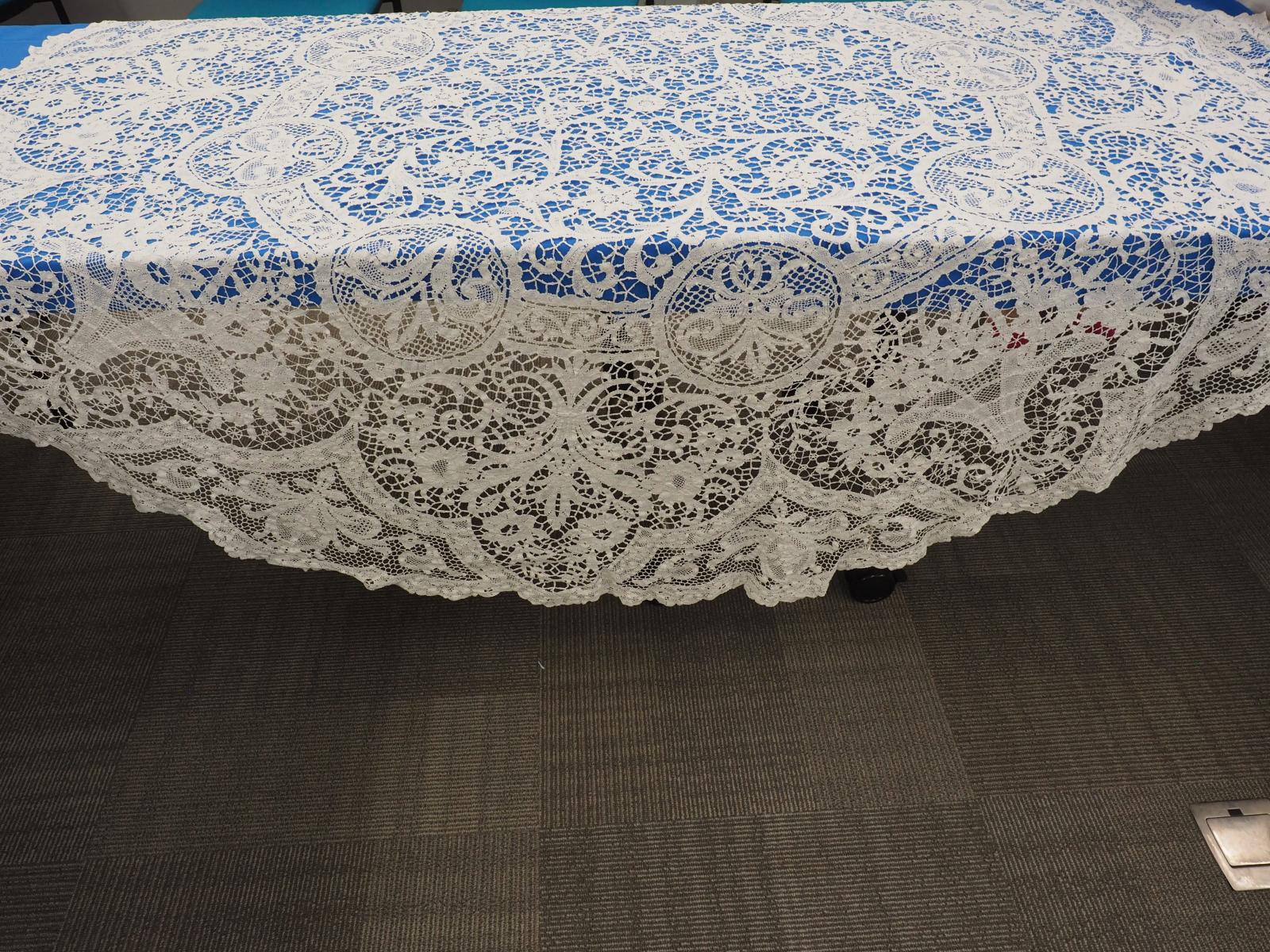 Bobbin lace table cloth