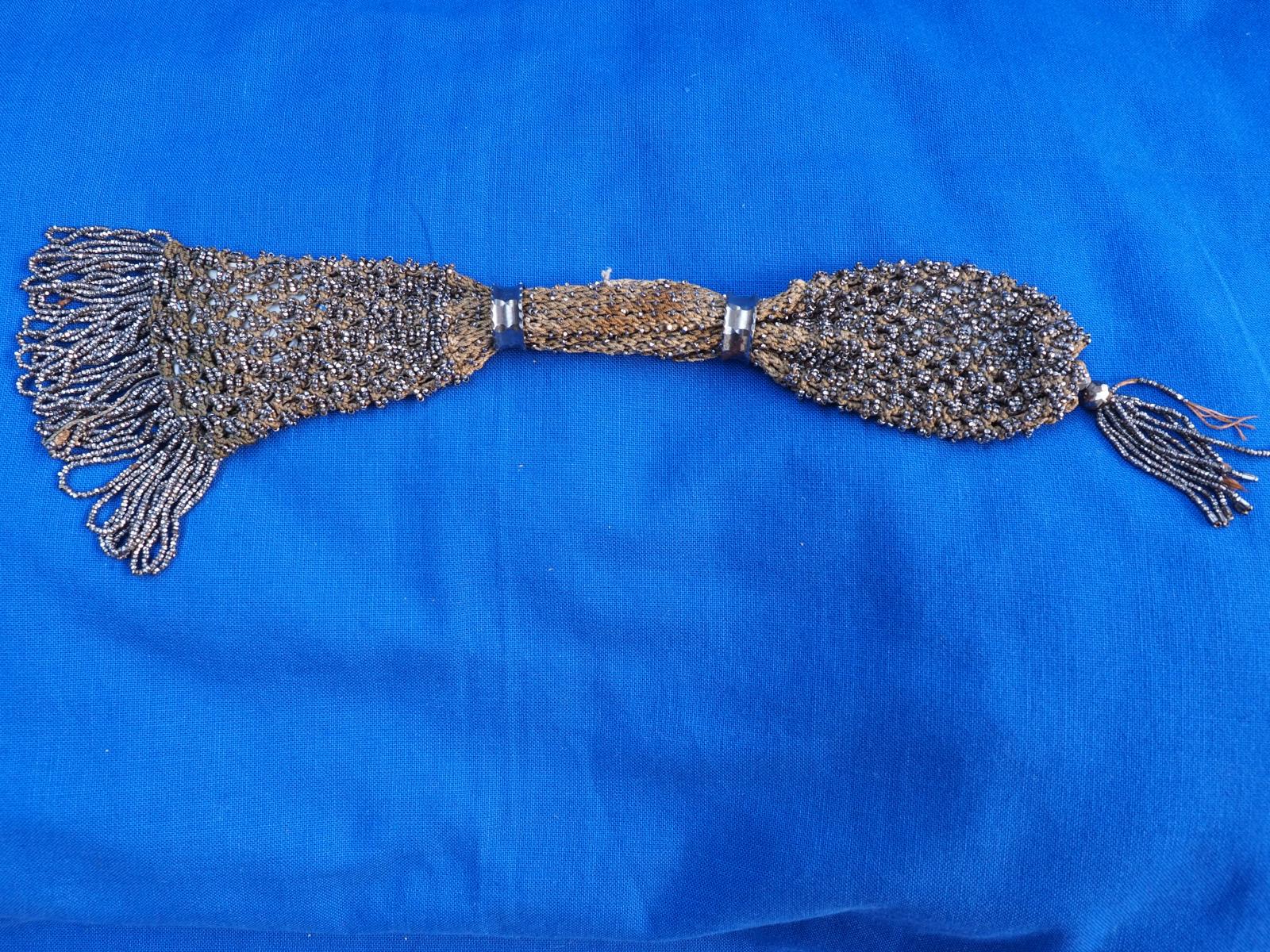 Knitted misers purse