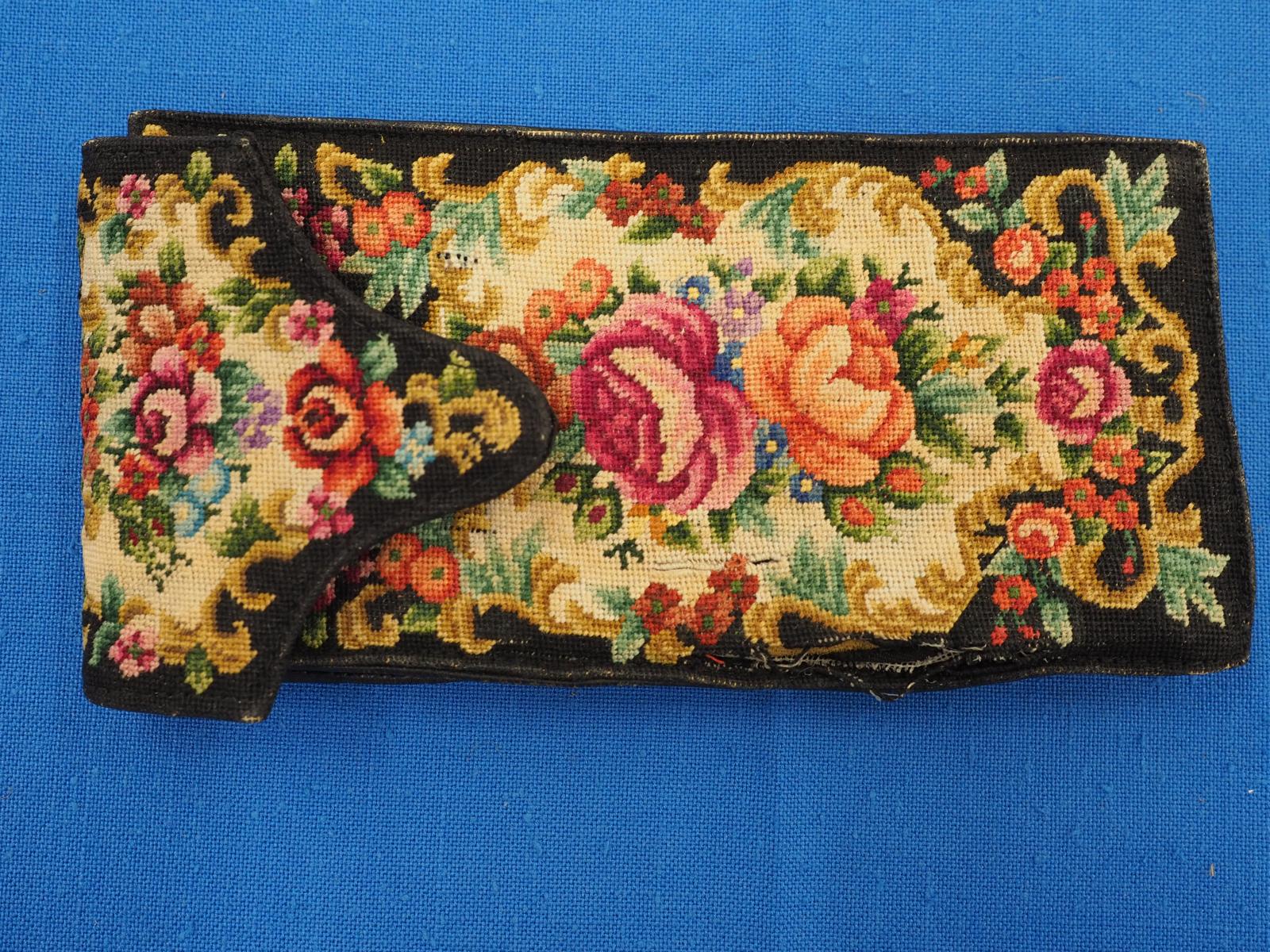 Petit point spectacle case