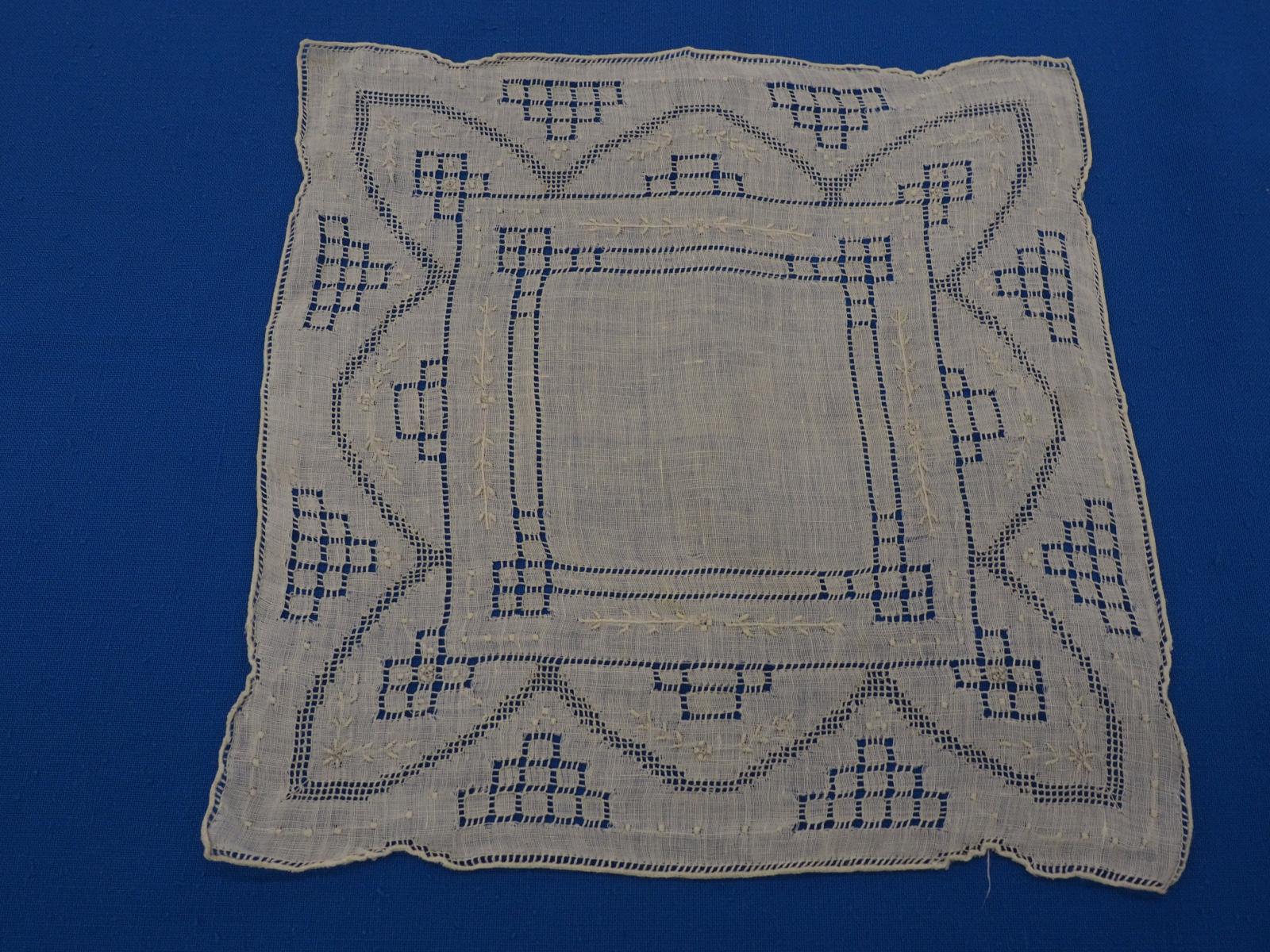 Pulled fabric handkerchief