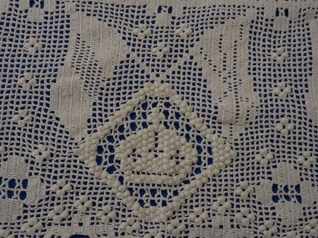 Crochet teacloth detail
