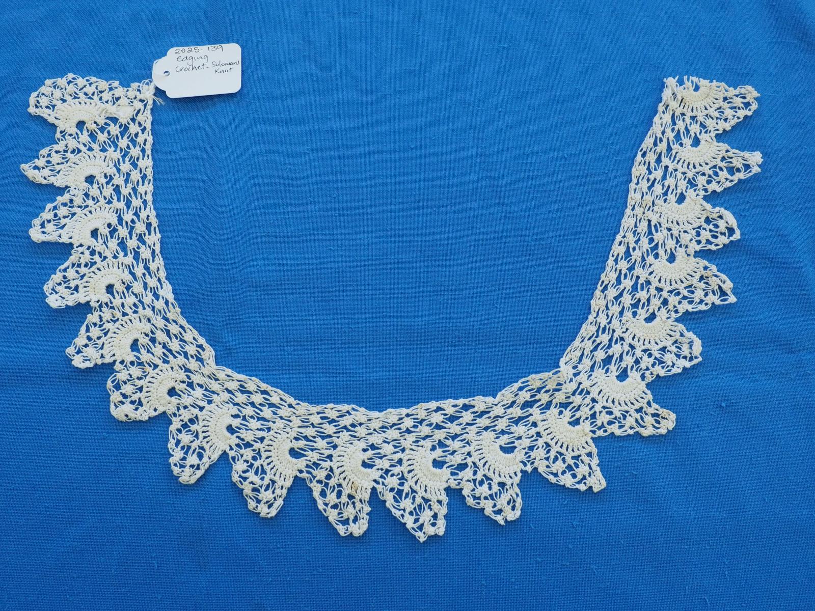 Crochet edging with Solomons knot