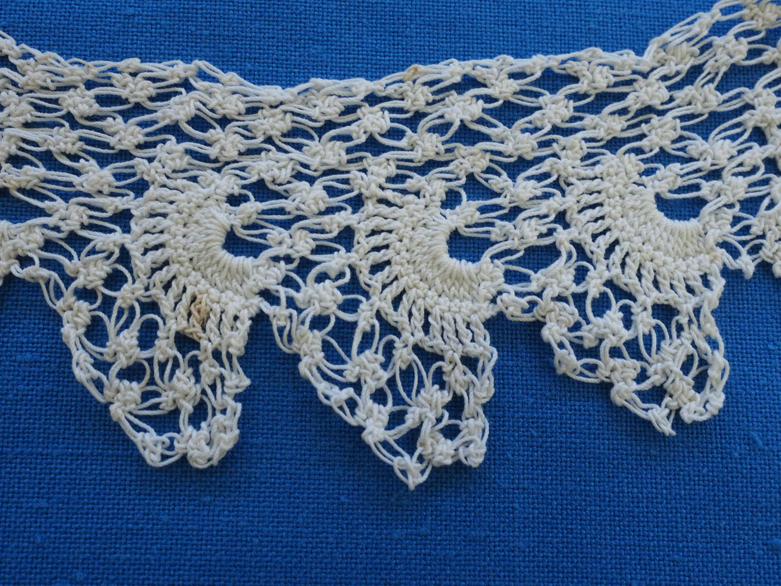 Crochet edging with Solomons knot detail