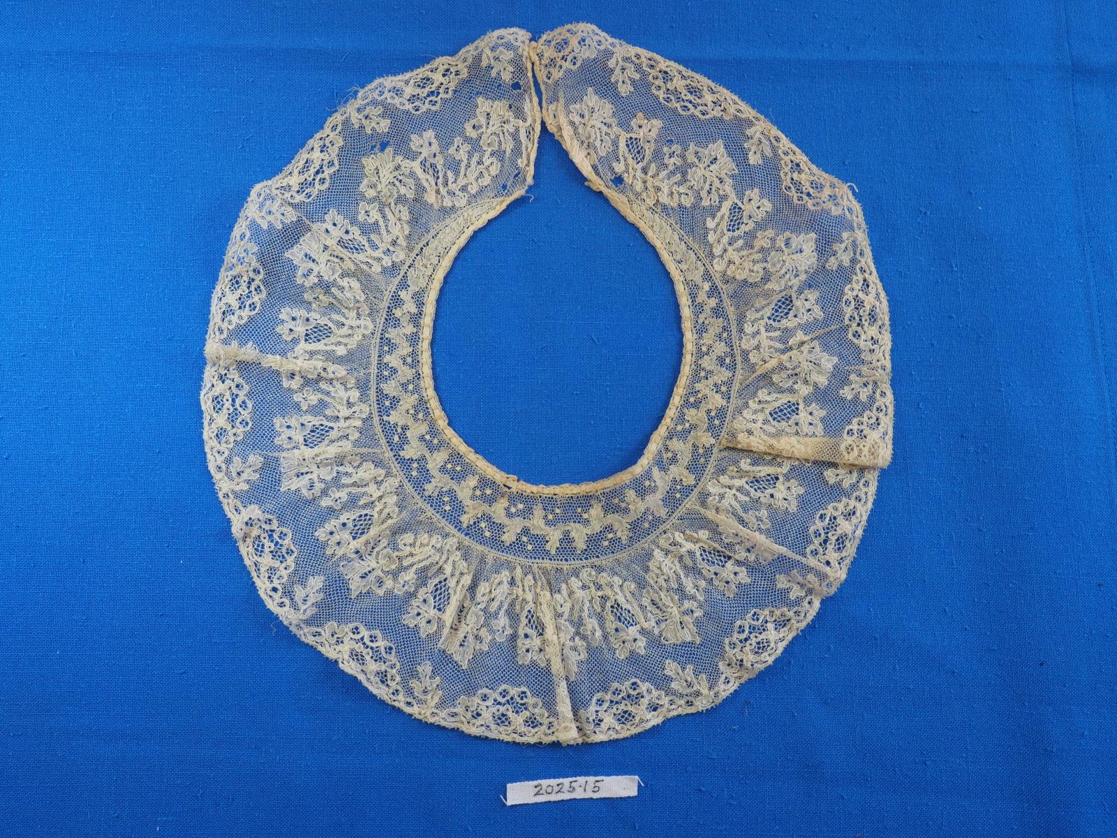 Hand made bobbin lace collar