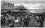 Crowd York st 1910.