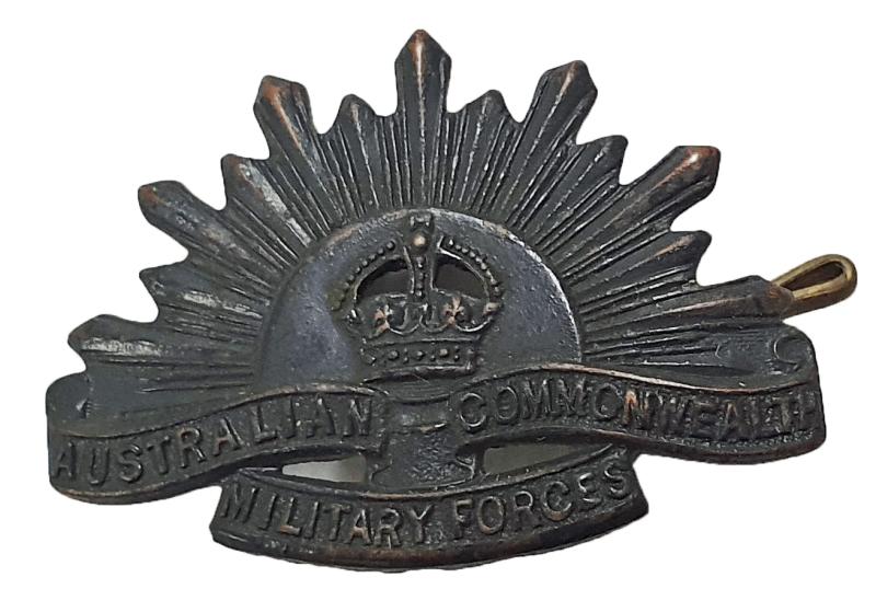 Rising sun collar badge, third pattern 1904-1949