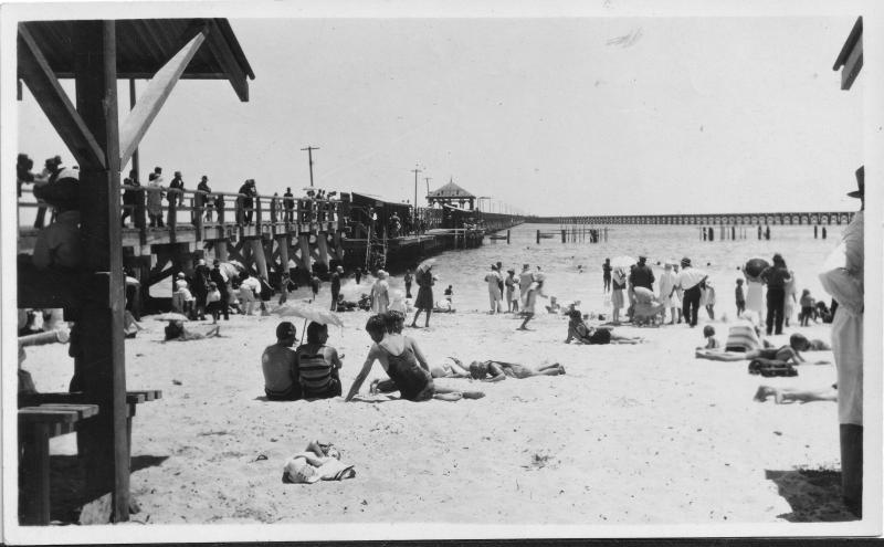 Beach scene, Jetty, Rotunda & Railway jetty.  Photo 0957 BHS Archive