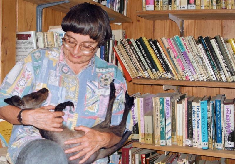 Karin Hoffman in the Lespar Library 2002, photo Jo Darbyshire