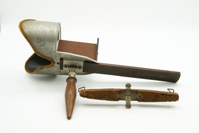 STEREOSCOPE WITH 28 CARDS