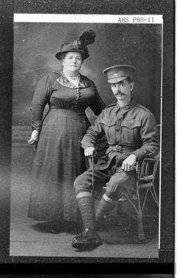 WW1 SOLDIER WITH WOMAN