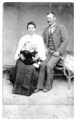 Frank and Mary Jane Roberts with baby Wilfred