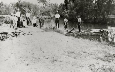 Working bee on the Canning River sand bag dam