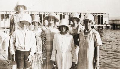 Shaw Family And Friends At Claremont Baths