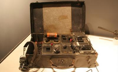 World War 2, B2 Suitcase Radio, Special Operations Executive, 1942