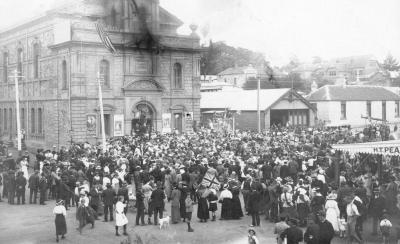 ALBANY TOWN HALL, PEACE BEING ANOUNCED, 8TH NOVEMBER 1918