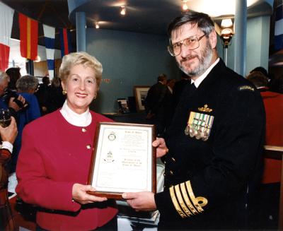 Colour photo of HMAS ANZAC Freedom of Entry certificate presented by Mayor Annette Knight to Captain Les Pataky.