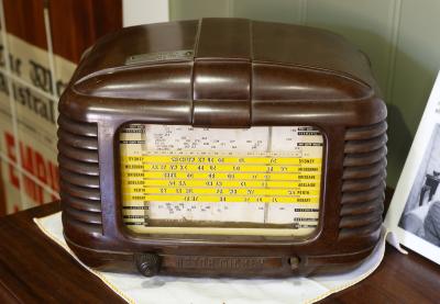 World War 2, Home Front Technology Context - Bakelite Cased Tabletop Radio