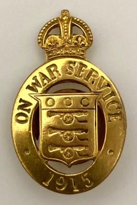 'On War Service 1915' Munition Workers badge - 2