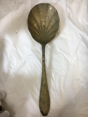 Serving spoon