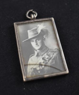 Silver Pendant (925) with Two Glass Protected Portrait Photographs of Brothers – Pte. David SCOTT & Pte. Albert George SCOTT