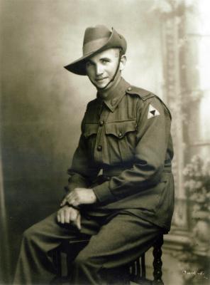 Black & White Portrait Photograph of Private Thomas Albert Henry MINCHIN, WX9222