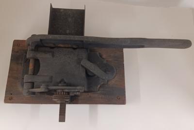 TOBACCO CUTTER
