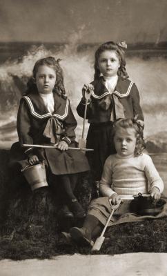Hettie, Charlotte And Jessie McQueen