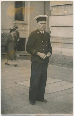 Les Haddleton in Katanning Volunteer Fire Brigade Uniform