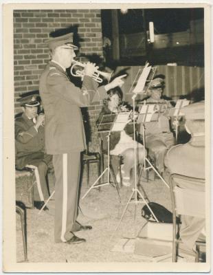 Hugh Mouritz conducting the Katanning Silver Band.