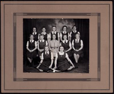 Girls Hockey Team 1942