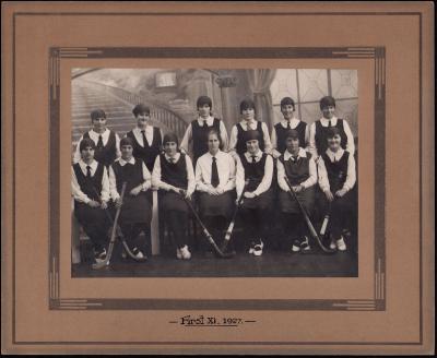 Girls Hockey Team 1927