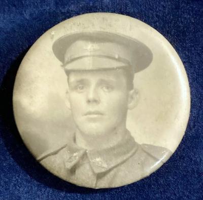 WWI photographic portrait pin of Australian soldier