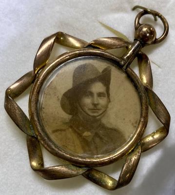 WWI era double-sided pendant locket featuring an Australian soldier