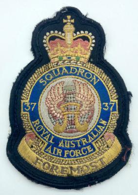 37 Squadron R.A.A.F. cloth crest patch