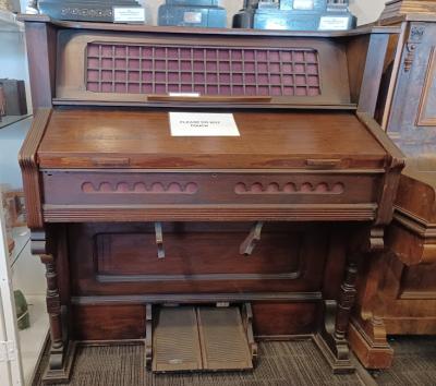 "Royal" Organ - Farrand & Votey Organ Company