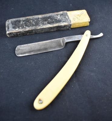 First World War Cut Throat Razor “The Clinker” used by Private William John BEER 1509