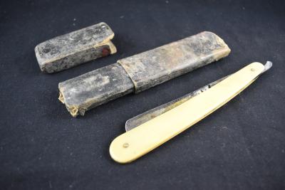 First World War 'Kropp' Cut Throat Razor used by Private William John BEER 1509