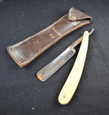 First World War T. R. Cadman & Sons Cut Throat Razor used by Private William John BEER 1509