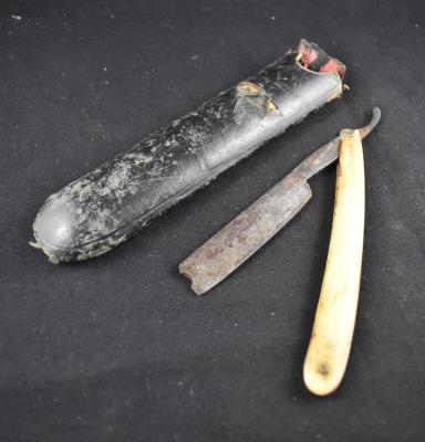 First World War Cut Throat Razor used by Private William John BEER 1509