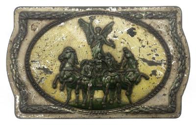 Top view of tin showing the Quadriga sculpture