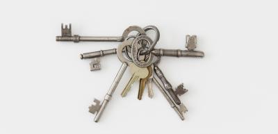 SET OF KEYS ON RINGS